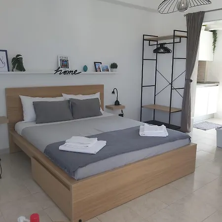 Attic8 Apartment *